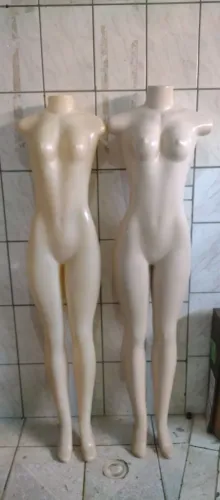 Manequins corpo inteiro sem os braços e sem base
