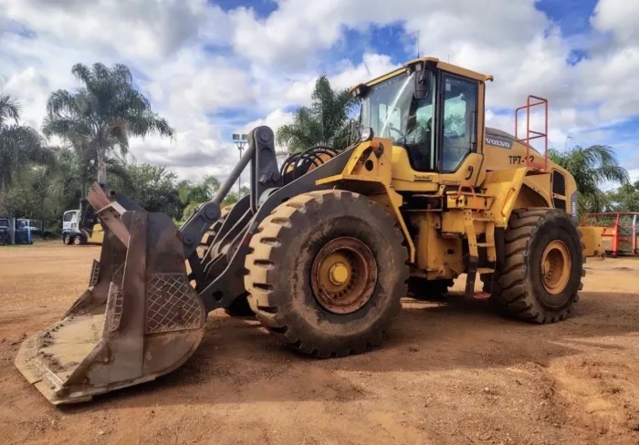 Pá Carregadeira Volvo L150 ano 2022 com 10.800 horas, em MG