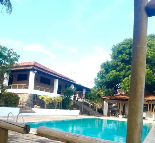 7/4 Em condomínio Barra do jacuipe lado Praia