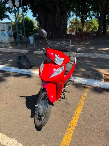 Honda Biz ES 125 2025 - Vermelha | Única Dona | Na Garantia + 2 Capacetes de Brinde