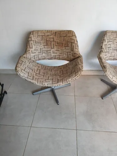 Duas cadeiras giratória