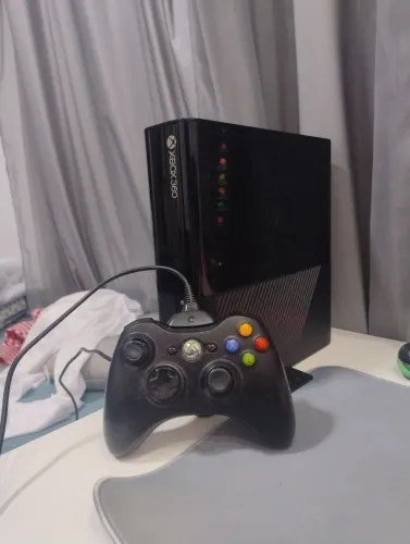 Xbox 360 semi novo