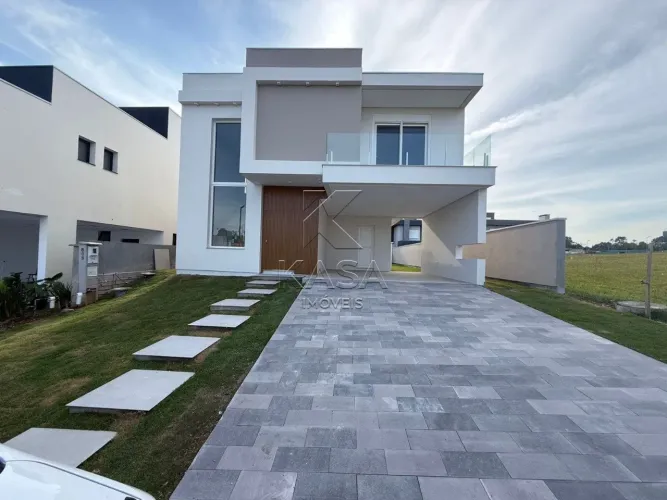 Excelente Casa em Condomínio Fechado com 3 Dormitórios e Amplo Pátio em Nova Santa Rita