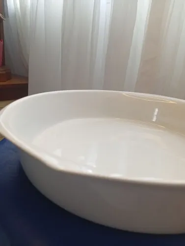 Vendo Refratário de porcelana Roberto Simões mede 29cm de diâmetro e 6cm de altura