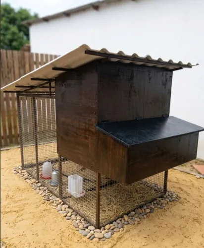 Viveiro de Metalon com tela galvanizada