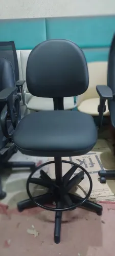 Conserto de cadeiras em troca de peças