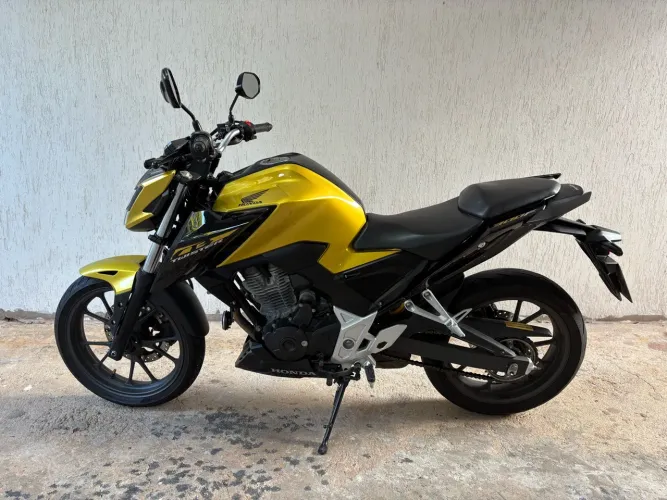 Honda CB 300F Twister ABS 2023 - 9.348 km - IPVA e Licenciamento Pagos