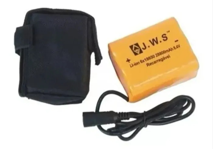 Está é uma bateria recarregável JWS de 6 células para farol de bicicleta na cor laranja.