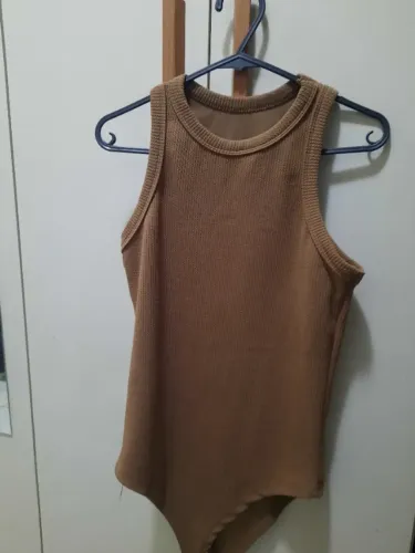 Vende body marrom. (Nunca usado)