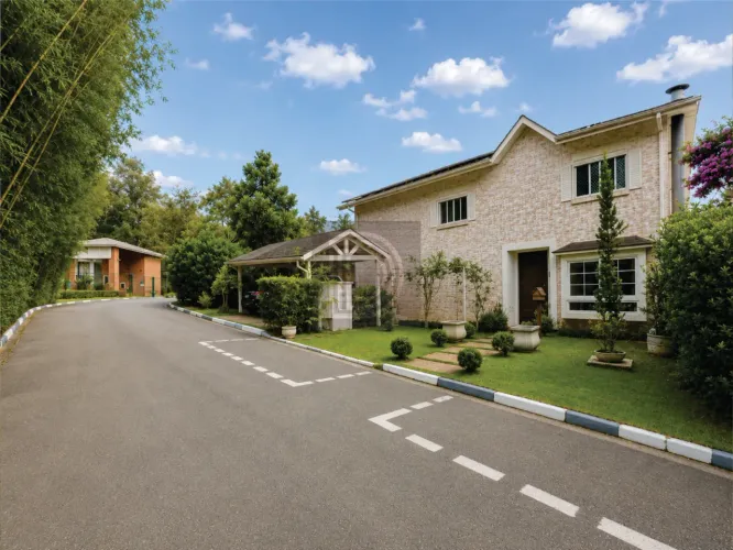 Mansão Moderna na Granja Viana - 2 Lotes - 4 Suítes - Piscina Aquecida - Área Gourmet Comp