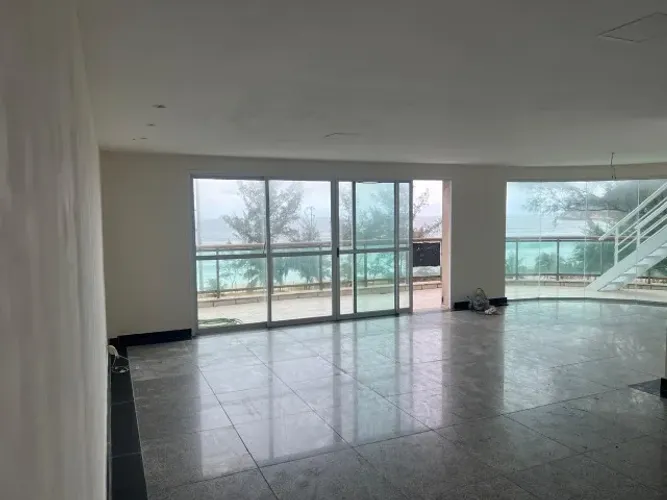 Linda Cobertura Duplex, 5 suítes, 4 vagas exclusivas, espaçoso e em frente à praia!