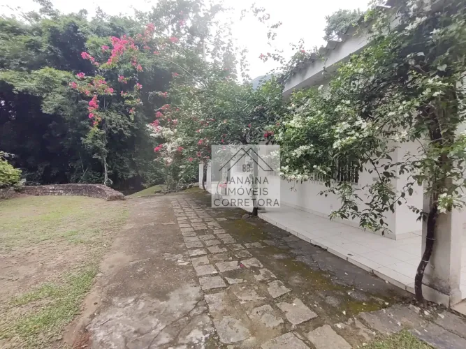 Sitio com 3.597,87m² e 218,98 de construção - com acesso ao rio da cachoeira- Guapimirim -