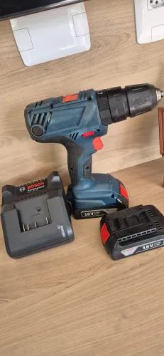 Kit Furadeira Parafusadeira Bosch com nivel a laser Bosch