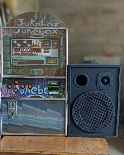 Máquina de música jukebox.R$1.180