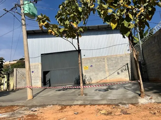 Galpão 650 m² | Cidade Nobre | 500 m² Cobertos + 150 m² Externos | Pé-direito 9 m