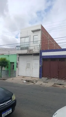 Aluga-se apartamento na Rua José Marrocos