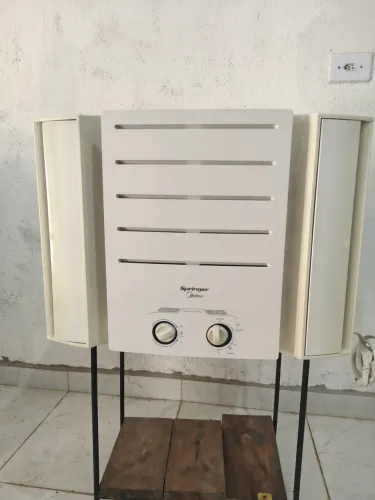 Ar condicionado splinge Midea 10.000 BTUS funcionando perfeitamente gelando bem