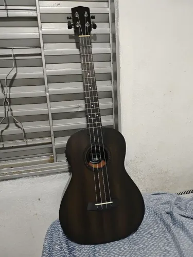 Ukulele barítono