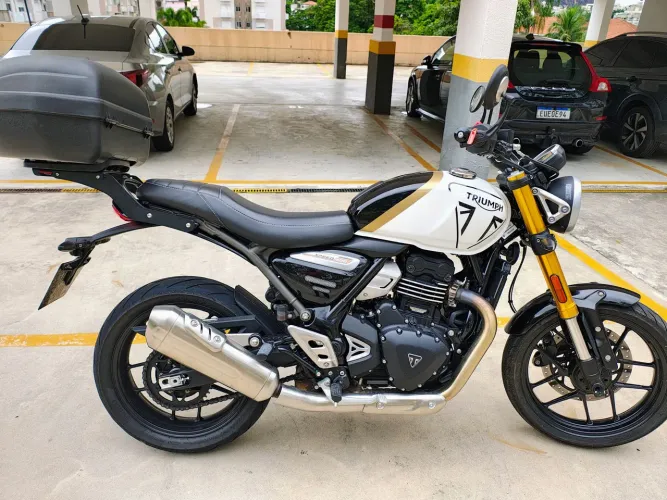 Vendo Triumph Speed 400 muito nova