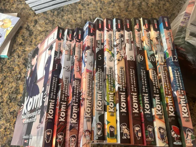 mangá Komi não quer se comunicar, volume 1 ao 12
