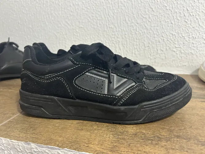 Vans Upland Contrast Stitch Black
