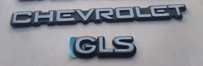 EMBLEMA ORIGINAL GM - KADETT MONZA CORSA TIGRA VECTRA