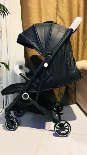 Carrinho de bebe passeio novo na caixa, com alça tipo mala. Tenho mas fotos e video