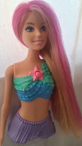 Barbie sereia funcionando as luzes
