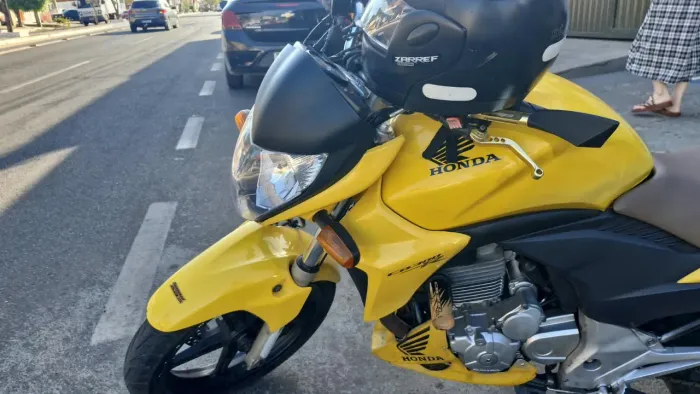 Moto em ótimo estado, só pegar e andar, no ponto de transferir