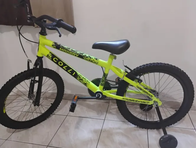 Vendo bicicleta infantil nova