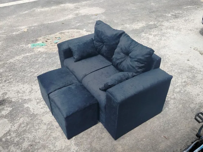 Super promoção sofá dois lugares mais puffs novos e completos, várias cores disponíveis