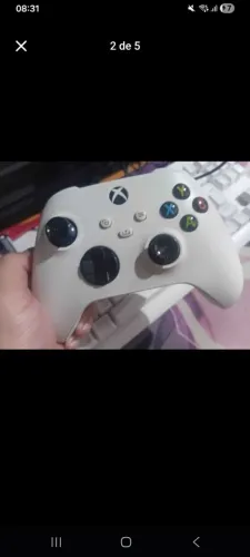 Controle de X box, funciona em pc ou no Próprio console. 
