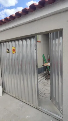 Vendo portão em aluminio