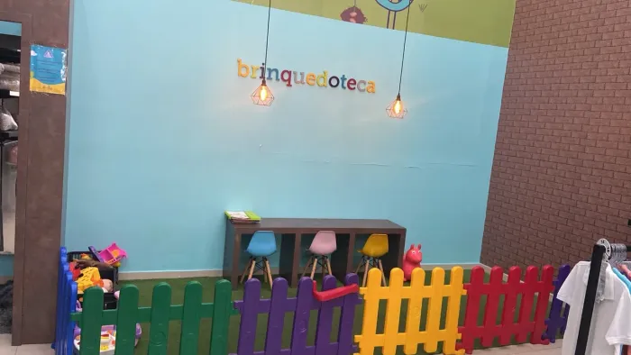 MESINHA COM CADEIRA 