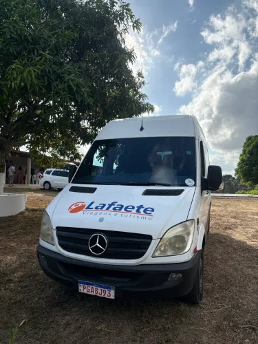 Van para turismo e viagens com motorista 