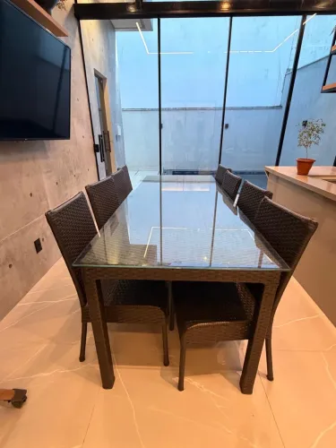 Mesa com cadeiras
