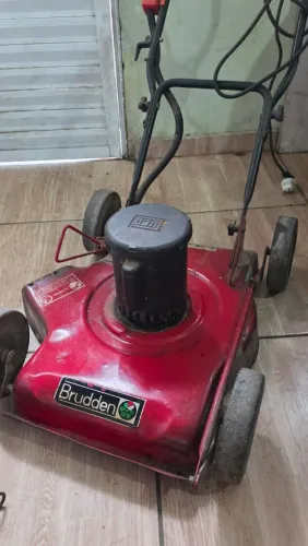 Carrinho de corta grama