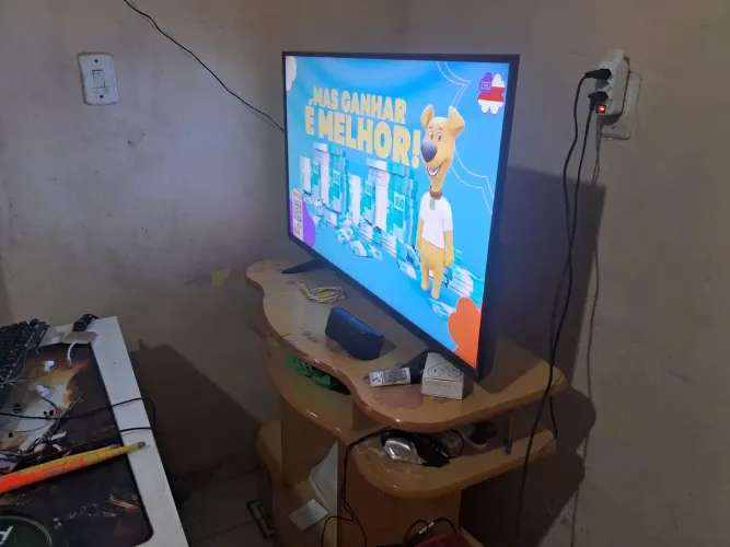 VENDO TV de 40 POLEGADAS semi nova