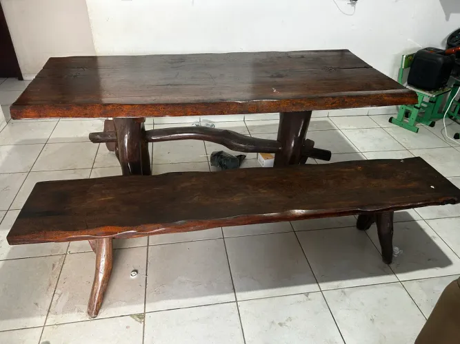 Mesa de madeira rústica