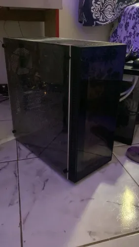 PC Gamer Ryzen 3 2200G | Iluminação em LED | 8GB RAM | SSD + HD | Gabinete Gamer Aquário