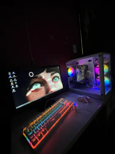 TROCO: PC Gamer completo com mesa monitor e tudo 