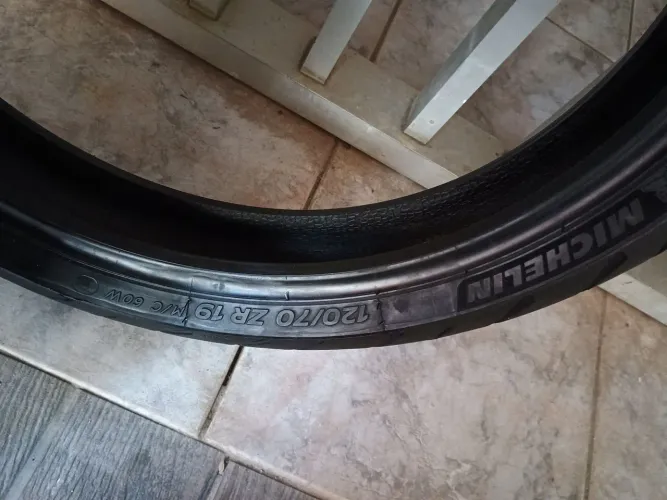 Pneu Michelin zerado 120/70/19