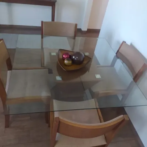 Mesa de jantar quadrada