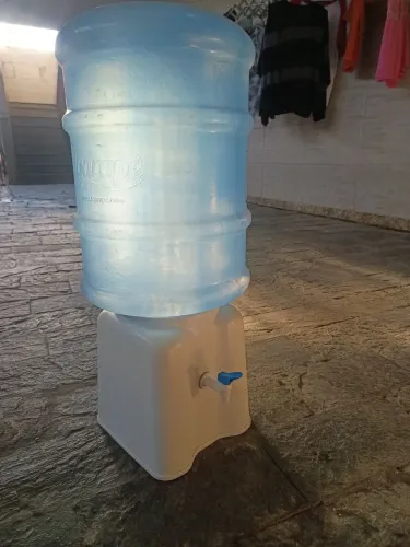 Filtro de mesa com galão usados