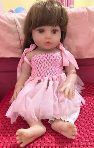 Bebê reborn com roupinhas 