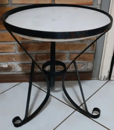 Mesinha ferro e mármore
