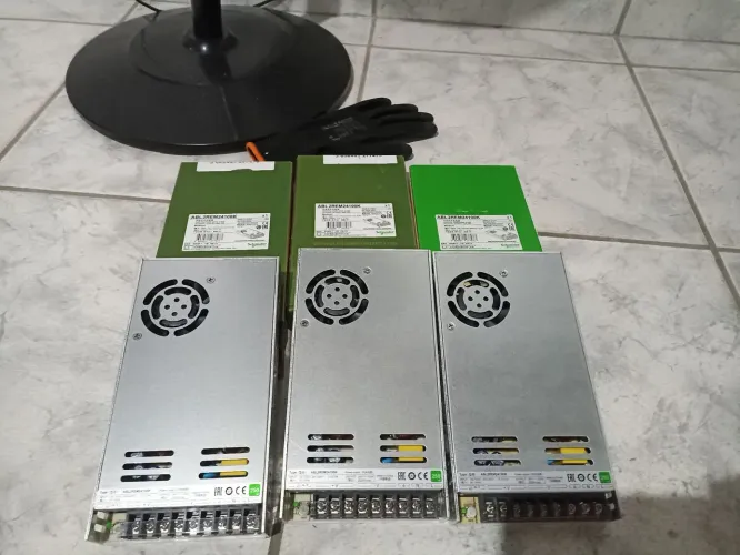 Fonte chaveada 24v,  R$ 300, nova.