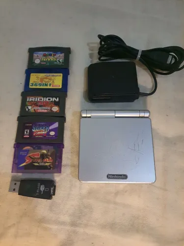 Kit Gameboy Advance SP Prata com 3 jogos 1 flashcard e carregador