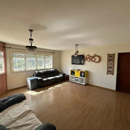 São Francisco: Apartamento térreo com 3 quartos e 1 vaga próximo a praça do Gaúcho