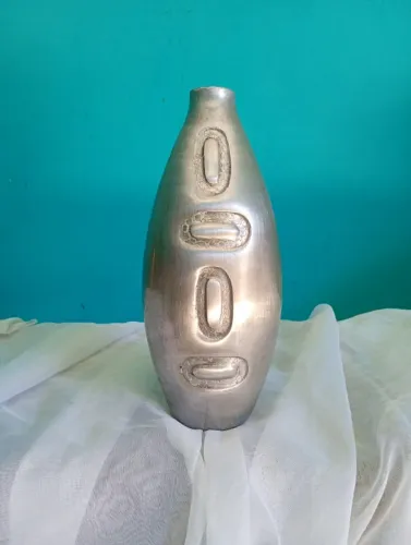 Antigo Vaso / Floreira em Alumínio 